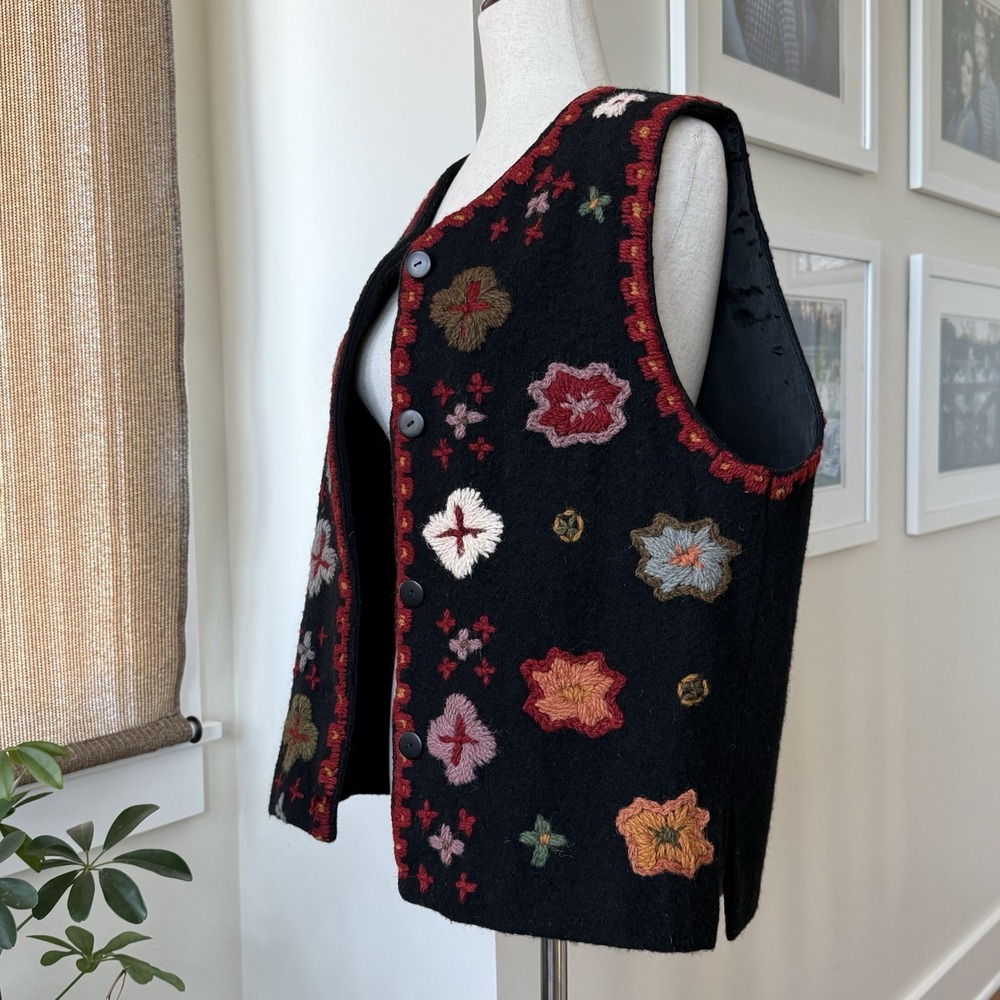 VTG French Connection Womens' Medium Vest Wool Blend Floral Embroidered Black - Picture 7 of 10